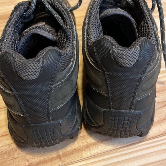 Women’s Hi-Tec Banshee shoe  size 6 - Picture 6 of 7